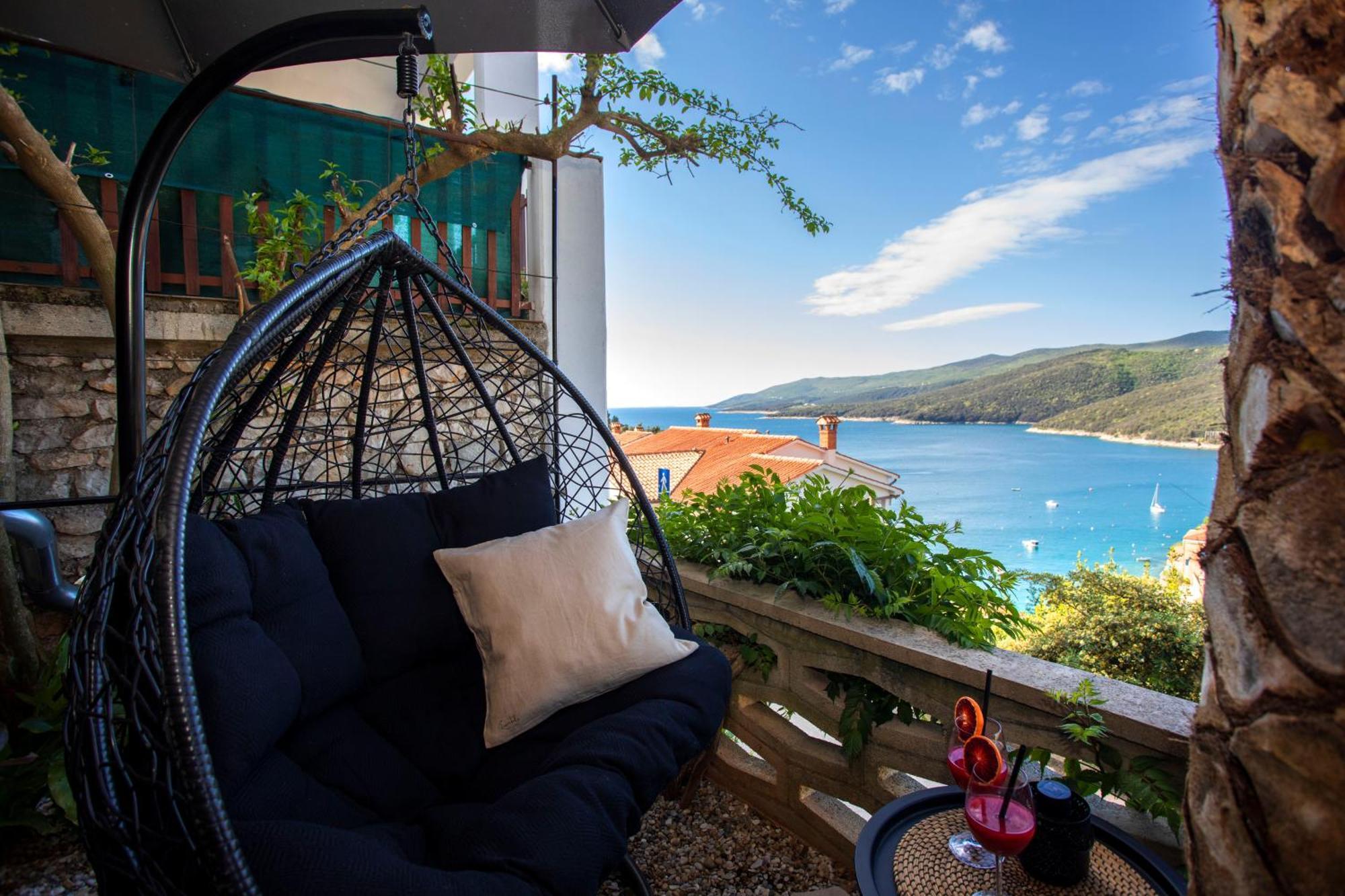 Studio Apartment Mia Rabac Bagian luar foto